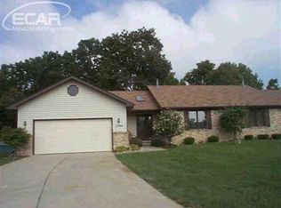 13246 Golden Cir, Fenton, MI 48430