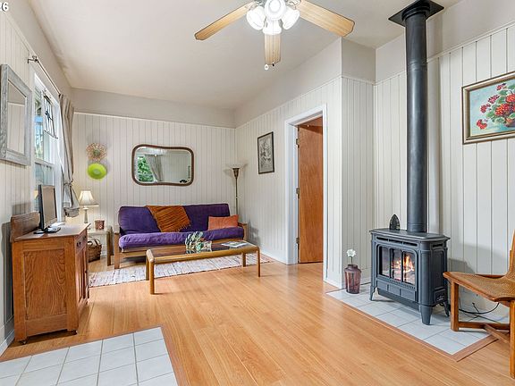5th image of 451 SW Rock Creek Dr