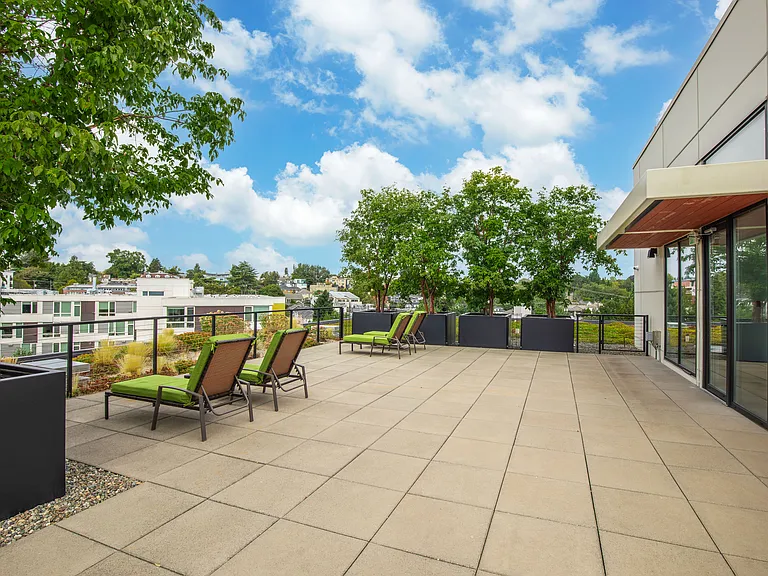 2112 E Denny Way — Photo 10
