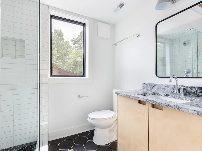 926A Washington St — Photo 15