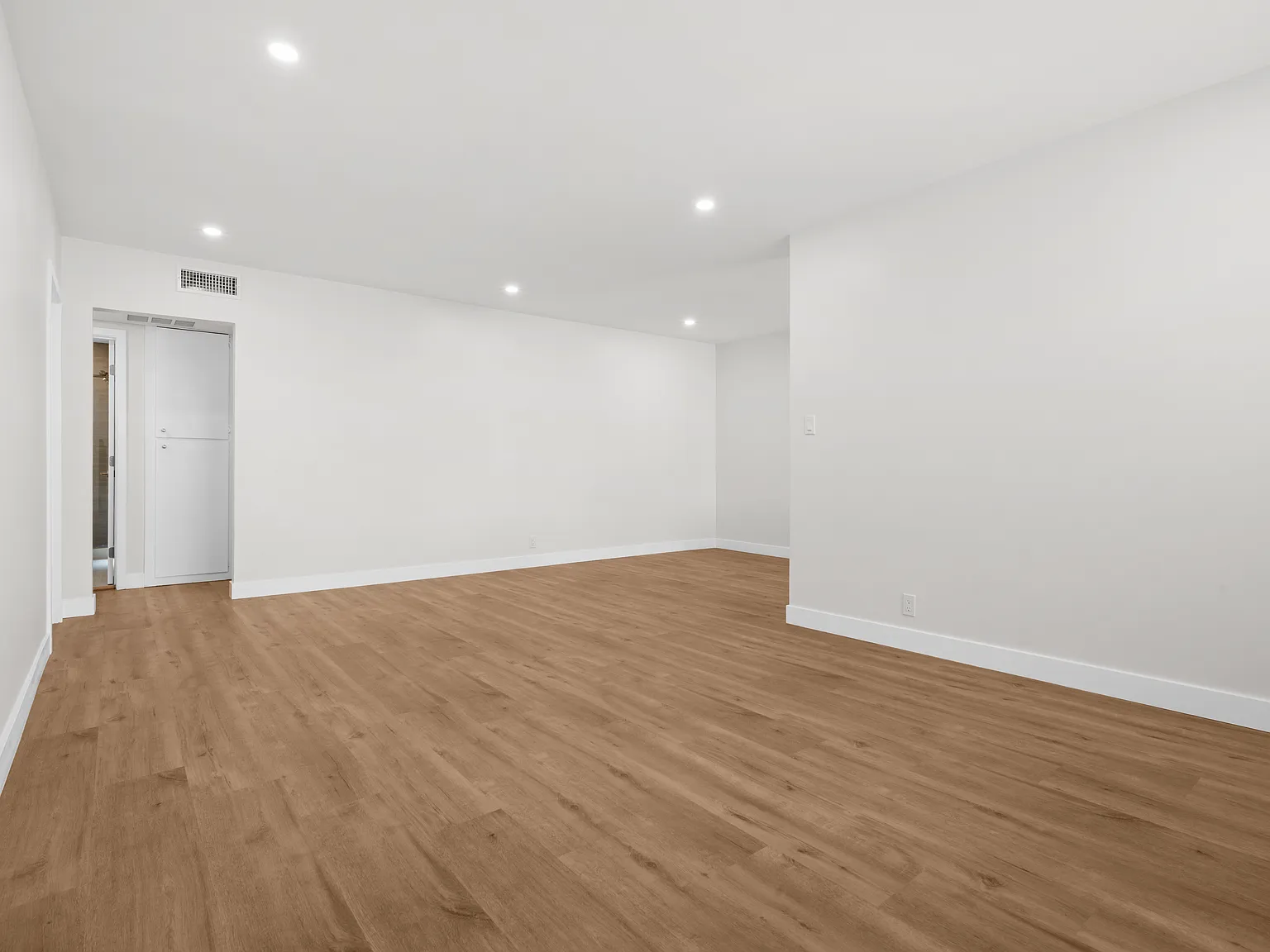 550 N Orlando Ave — Photo 3
