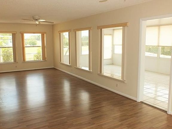4th image of 223 Amesbury Cir