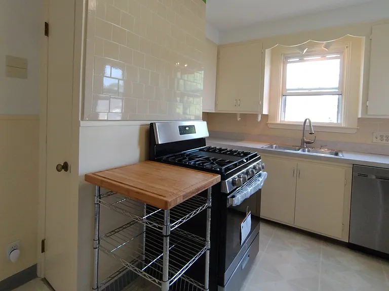 151 Ivy St #2 — Photo 8