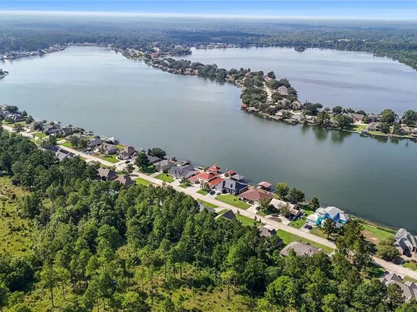 Shoreline Ct, Covington, LA 70435