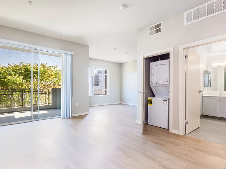 Studio with In-unit Washer and Dryer