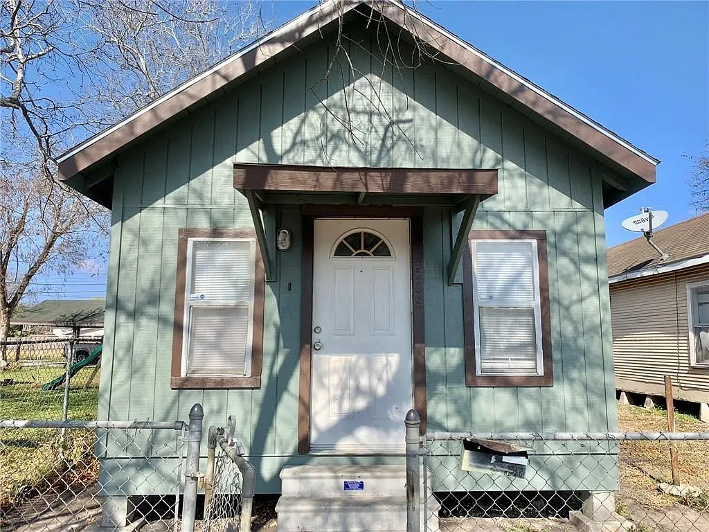 2 bed, 1.0 bath, 798 sqft, $975 — Photo 2