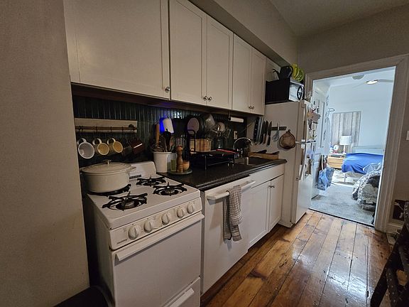4th image of 1532 Buena Vista St #1