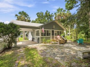 6104 Riverside Dr, Yankeetown, FL 34498
