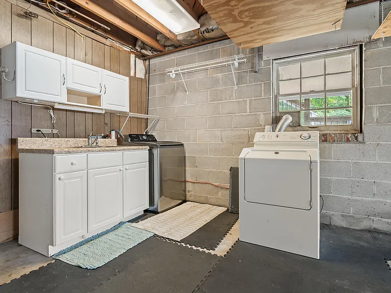 3708 Northcote Dr — Photo 32