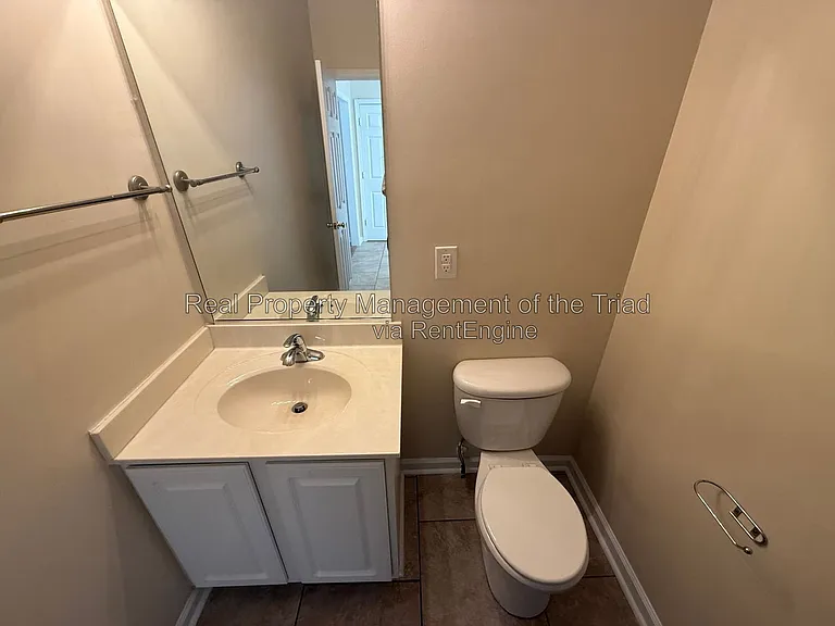 1258 Burton Ave — Photo 4