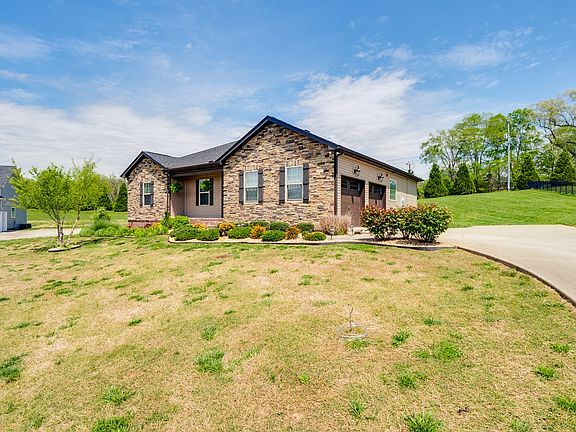 2nd image of 1738 Leaf Ln