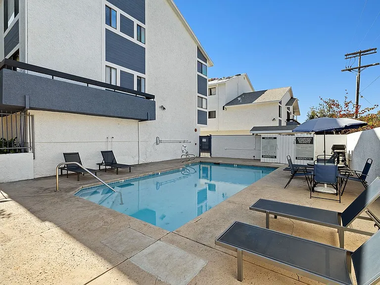 14543 Burbank Blvd — Photo 23