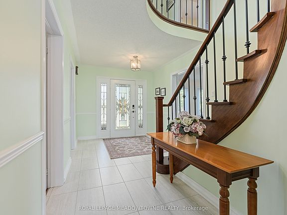 4th image of 7 Eaton St