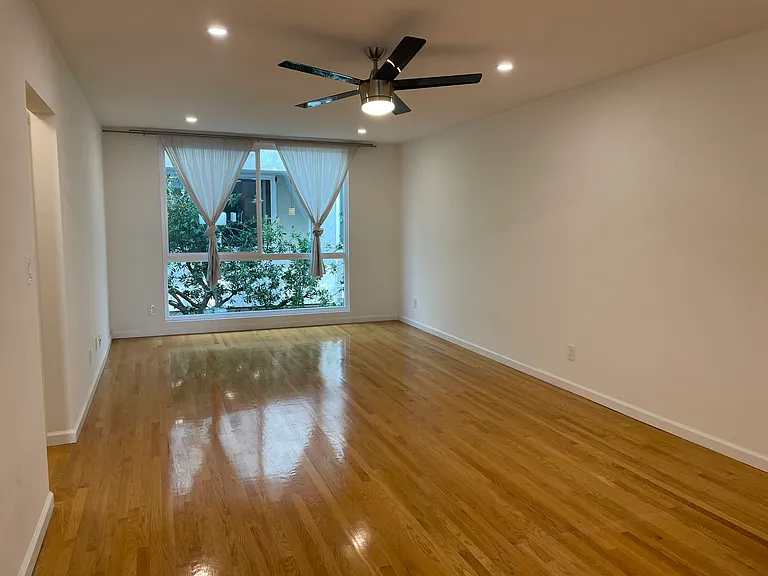311 Montana Ave #204 — Photo 3