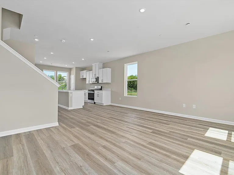311 Alliance Dr — Photo 5