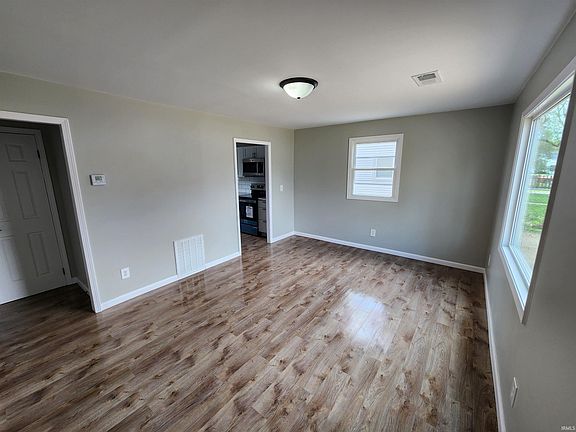 2nd image of 2313 Maplewood Cir