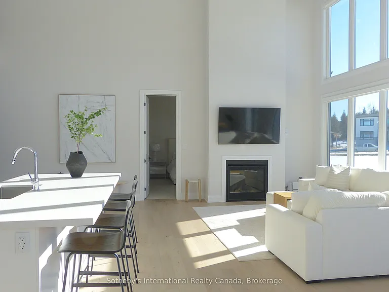 102 Sladden Ct — Photo 8