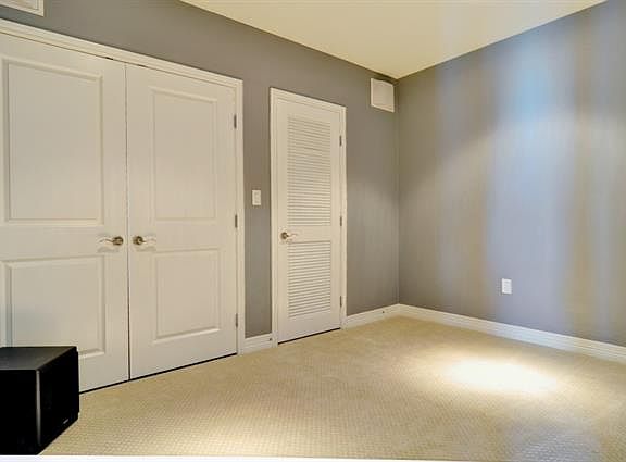 4th image of 501 Throckmorton St #A
