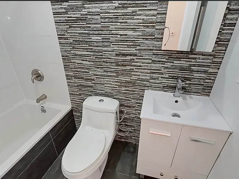 17 Goodwin Pl #2 — Photo 9
