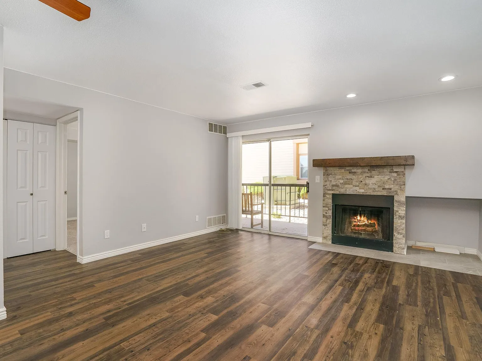 2575 S Syracuse Way — Photo 2