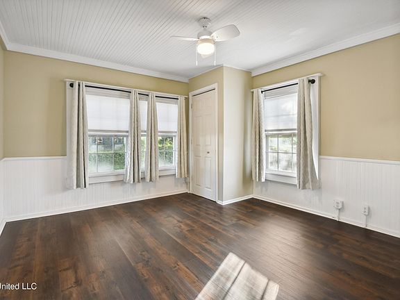 5th image of 325 Citizen St