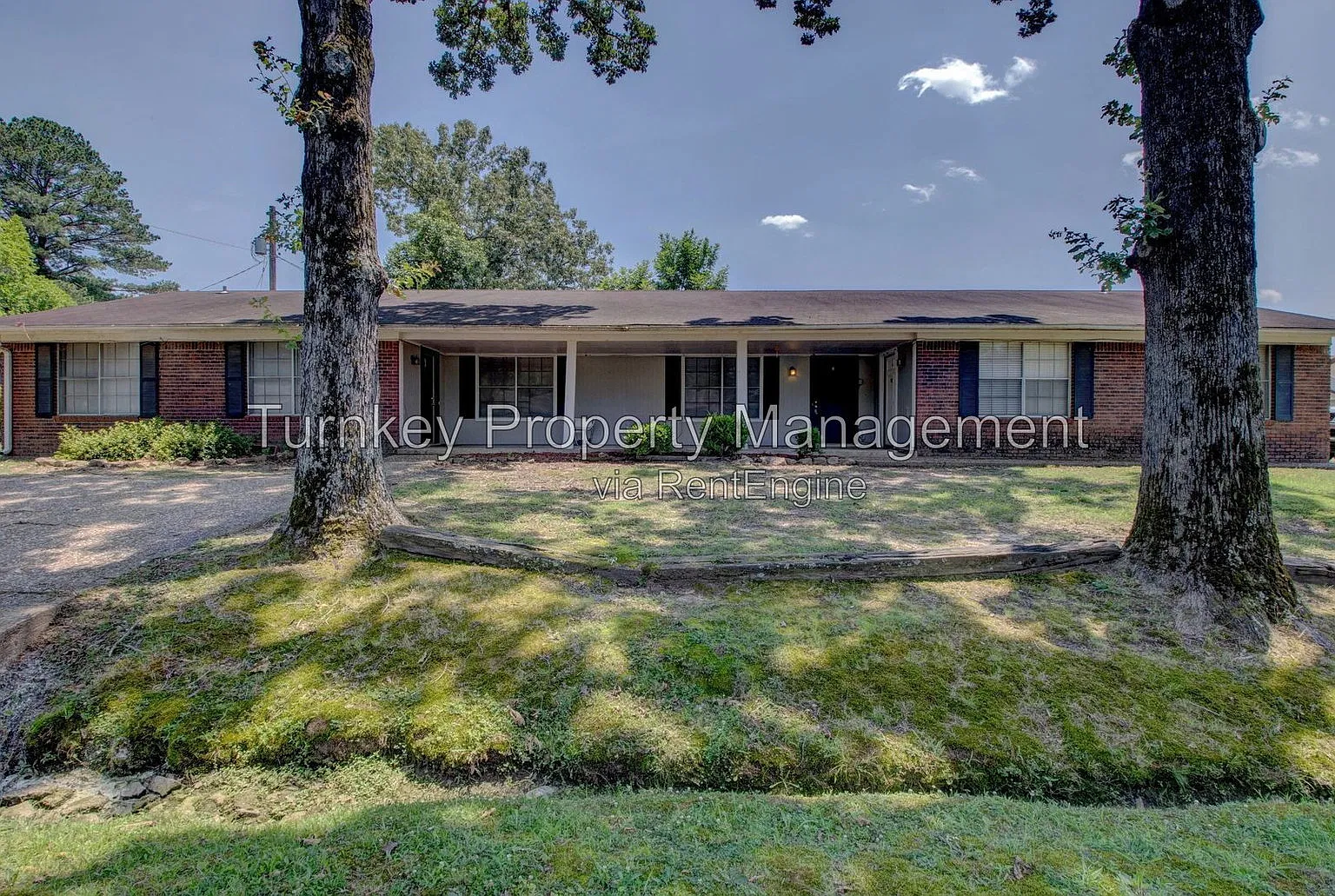 2 bed, 1.0 bath, 903 sqft, $850 — Photo 1