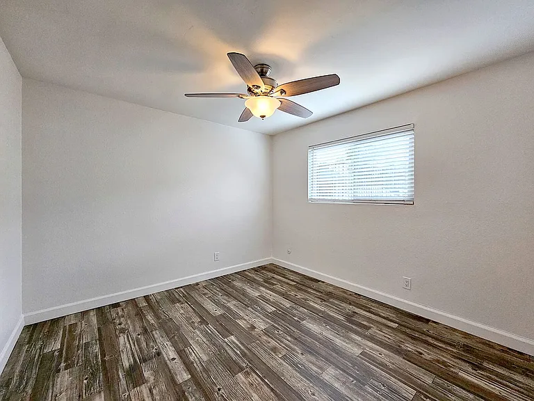 Parklane Apartments — Photo 110