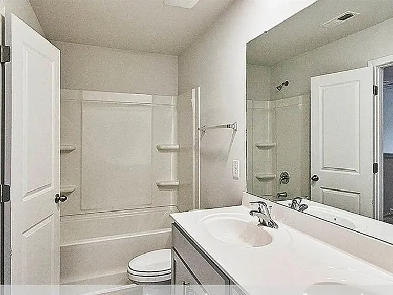 2nd Bathroom