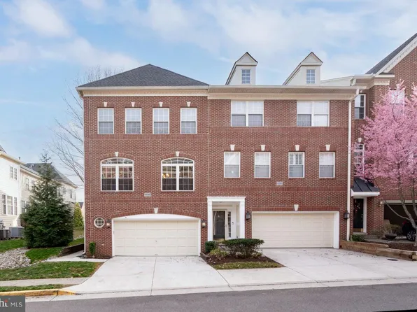 47799 Scotsborough Sq, Sterling, VA 20165