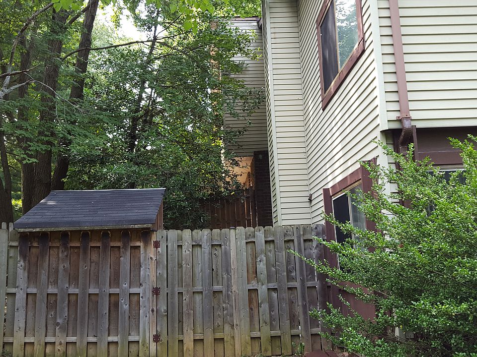 2nd image of 7627 Woodbine Dr