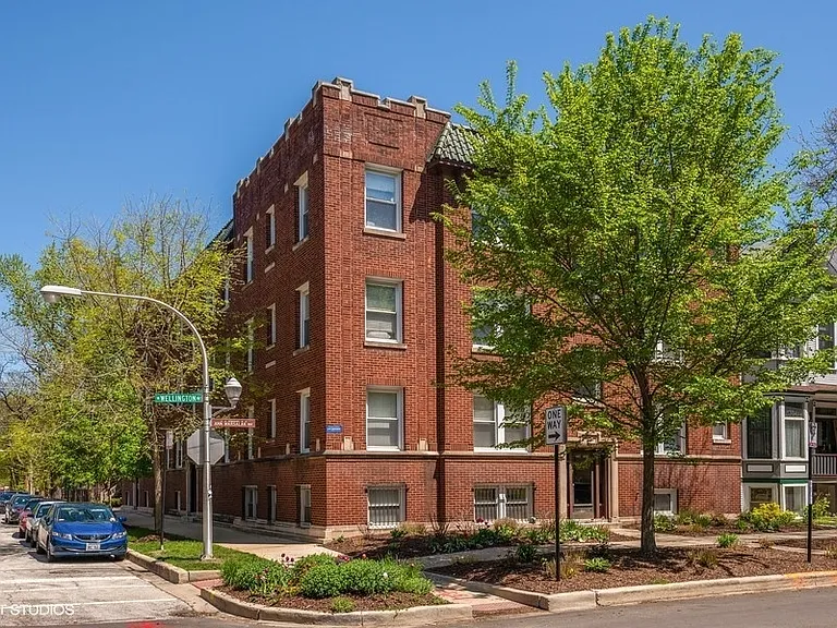 3007 N Clifton Ave #302 — Photo 1