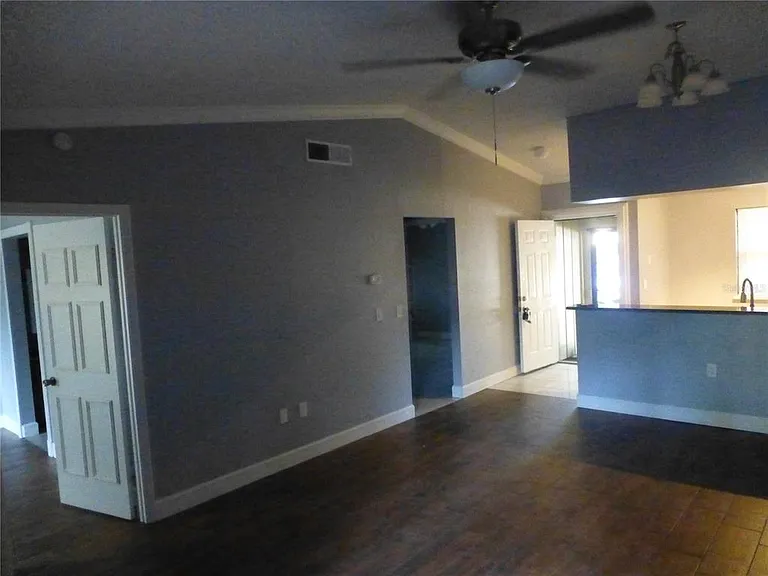 1890 Wolford Rd #5 — Photo 29