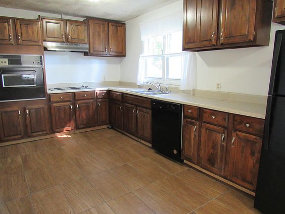 5th image of 733 W Washington Street
