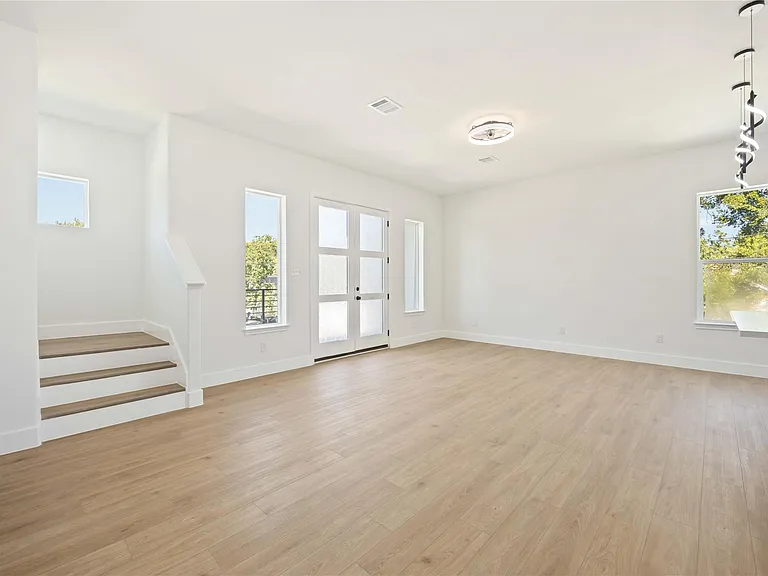 3022 Drew St — Photo 9