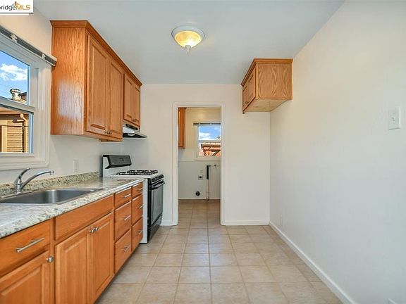 5th image of 1111 E St #A