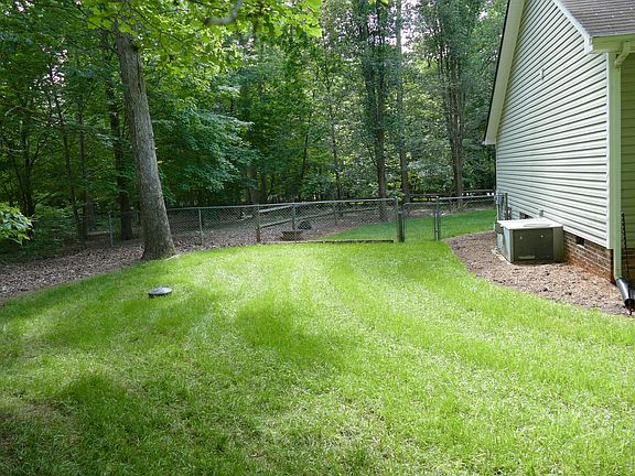 4th image of 2908 Poplar Dr
