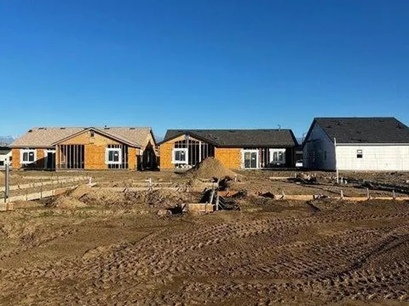1132 S Creekside Pl W, Porterville, CA 93257