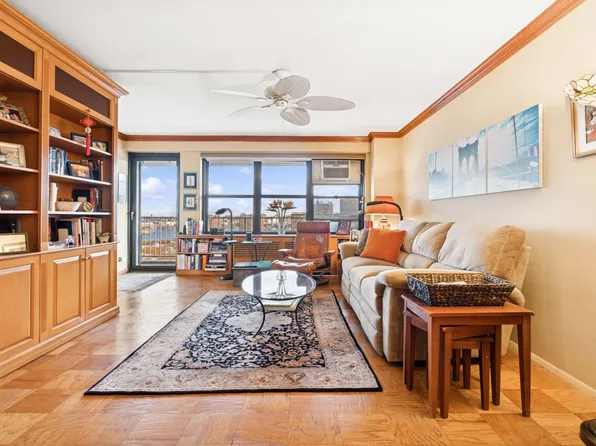 264 East Broadway image 3 of 12