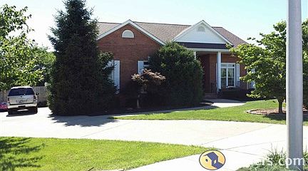 Left side of house leading to backyard
