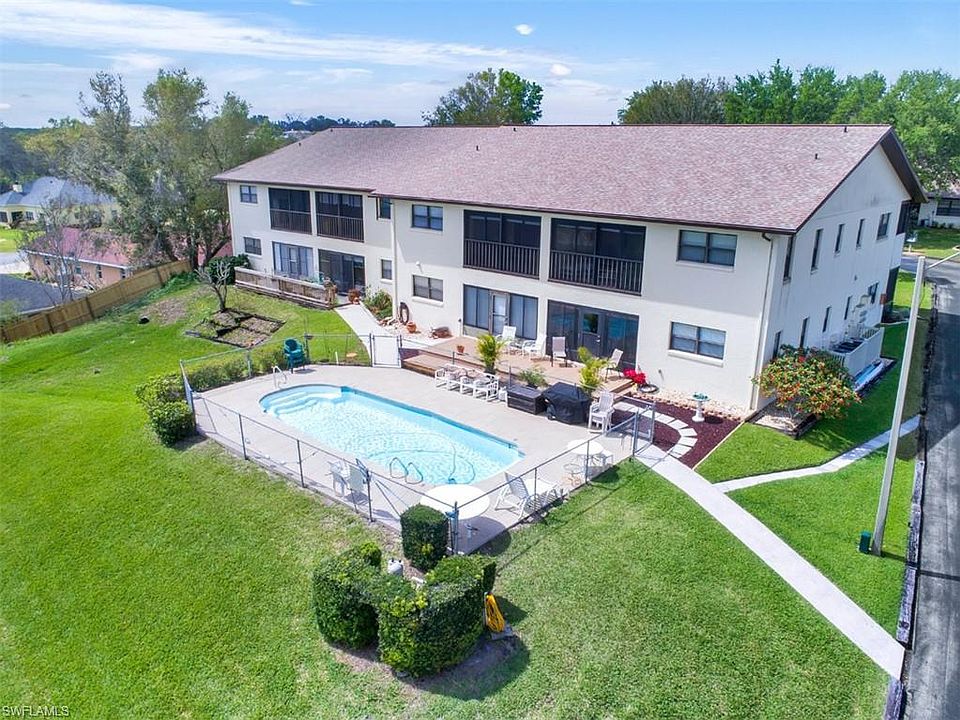 1st image of 11 Charlton Dr