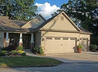 10 College Hill Cir, Rock Island, IL