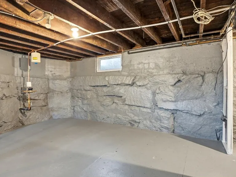 117 Webster St — Photo 23