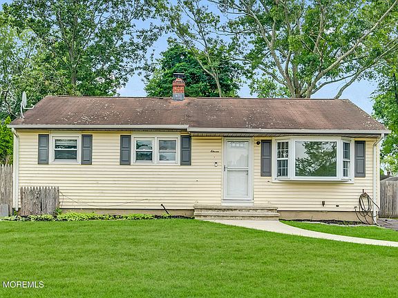 2nd image of 11 Lawrence Avenue