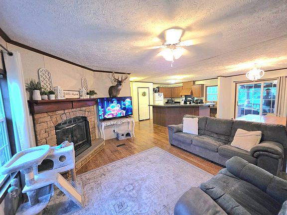 5th image of 232 Myrtle Ln