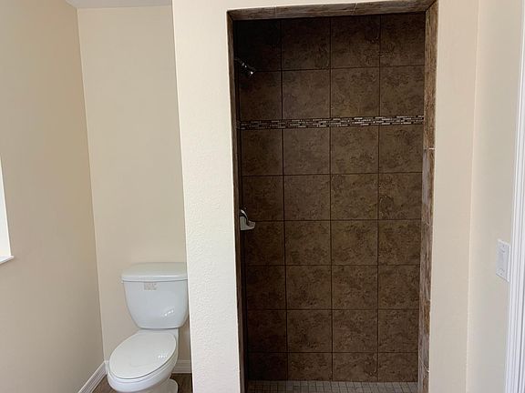 4th image of 220 Forest St