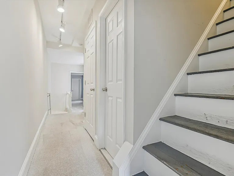 1253 William St — Photo 24