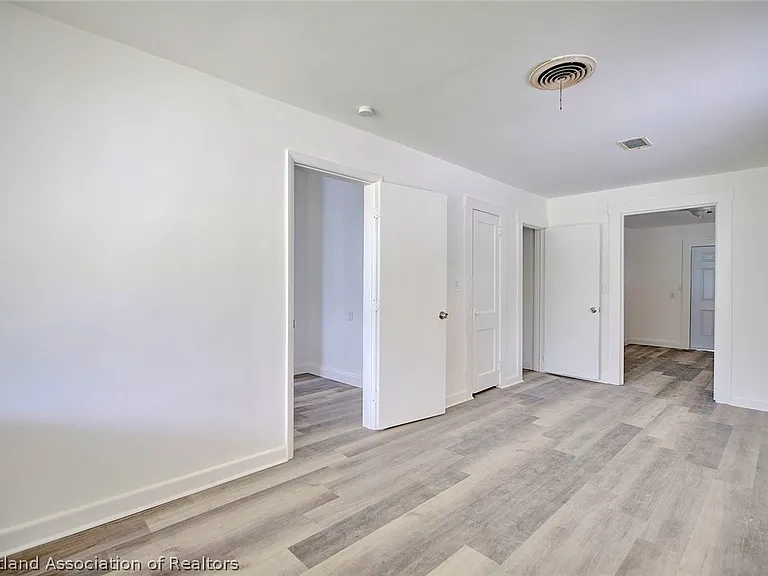 199 E Camphor St — Photo 39