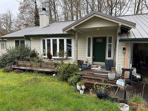 2nd image of 2456 Gillette Drive SE