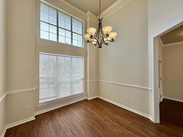705 Marshall Dr — Photo 33