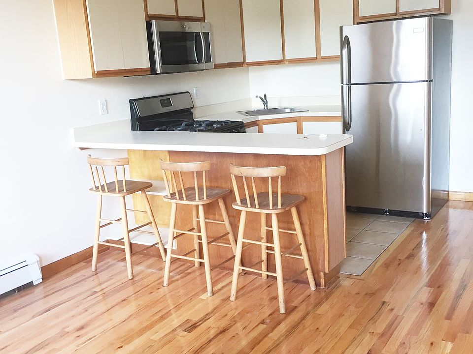 1st image of 190 W 9th St #1